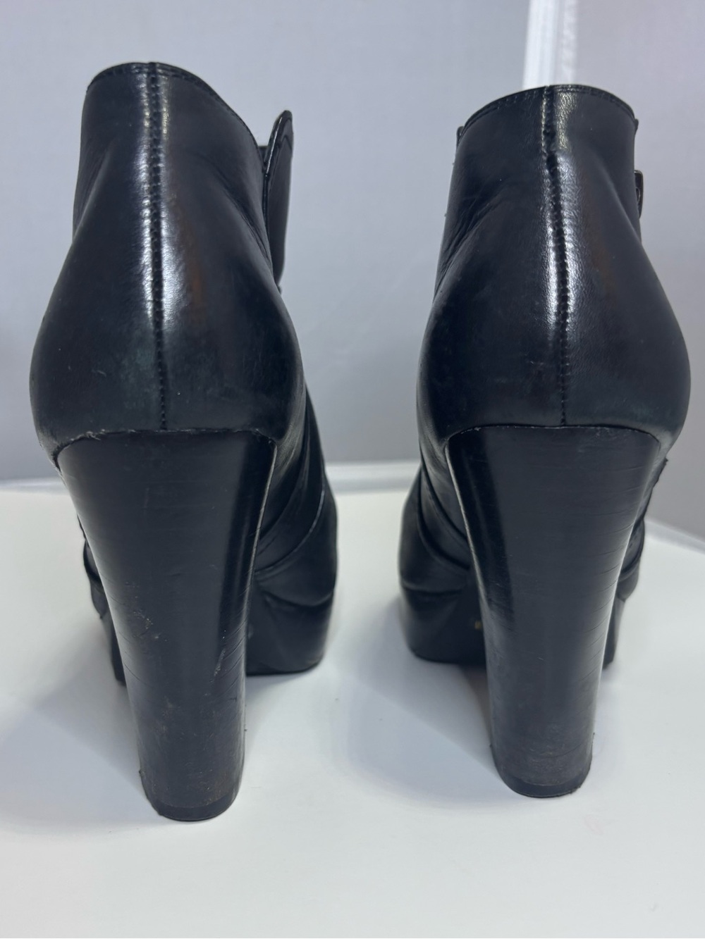 Gianni Bini women's size 6.5 black chunky heel booties - Picture 2 of 10